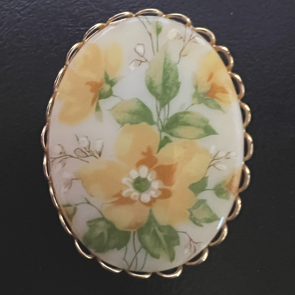 Vintage Floral Brooch Oval Yellow Flowers Gold‎ Tone 2 Inch Cottagecore